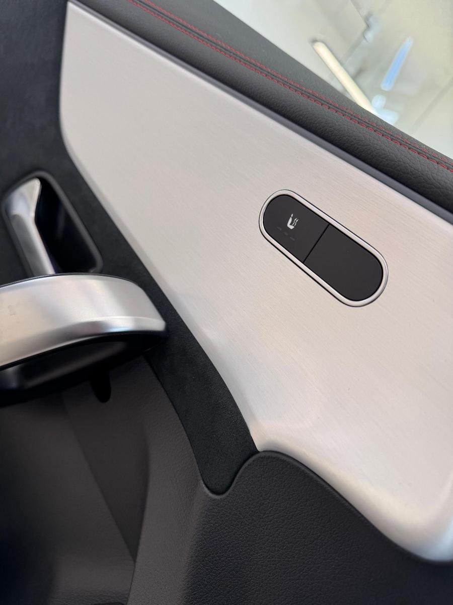 Mercedes-Benz CLA 200 AMG Line Sedan