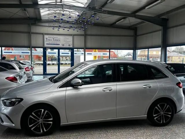 Mercedes-Benz B 180 Sedan