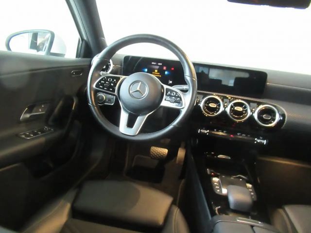 Mercedes-Benz A 180 A 180 d