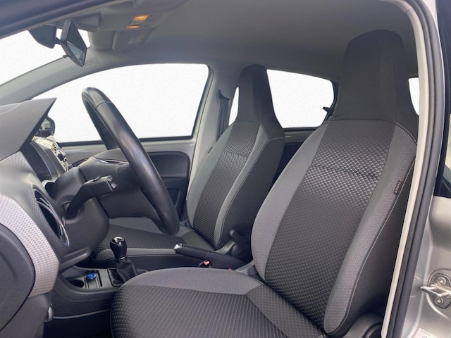 Volkswagen up! Active