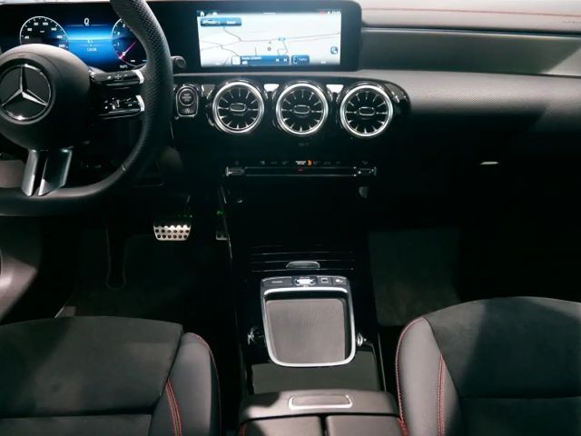 Mercedes-Benz CLA 180 AMG Line Coupé