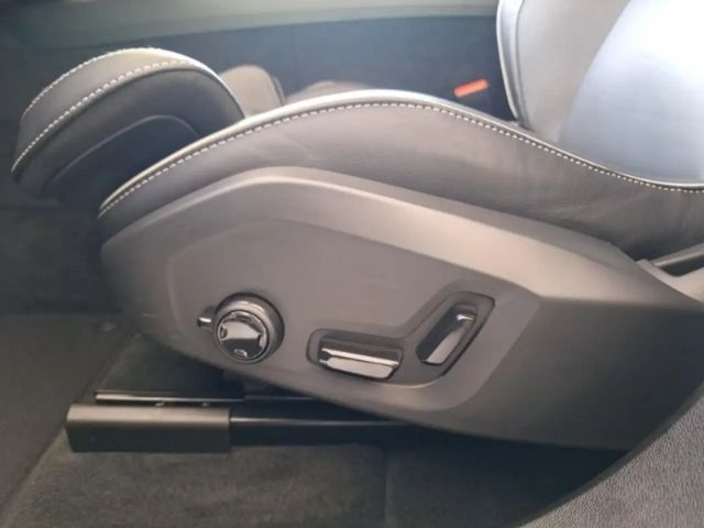 Volvo XC60 Dark Plus