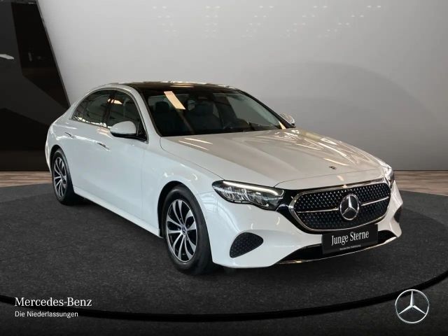 Mercedes-Benz E 220 AVANTGARDE E 220 d Sedan
