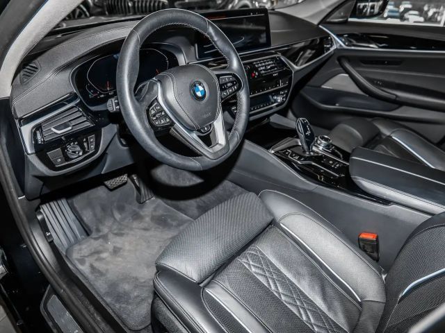 BMW 530 530d Luxury Line Sedan