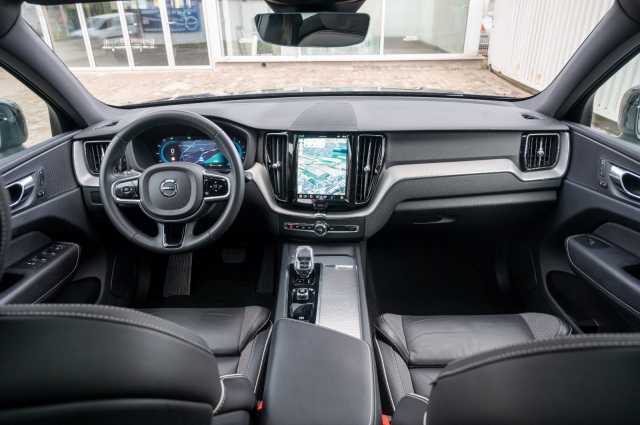 Volvo XC60 AWD Dark Plus