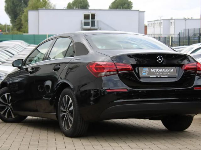 Mercedes-Benz A 200 A 200 d