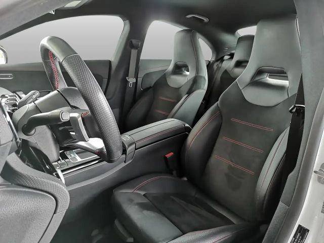 Mercedes-Benz CLA 180 AMG Line Coupé