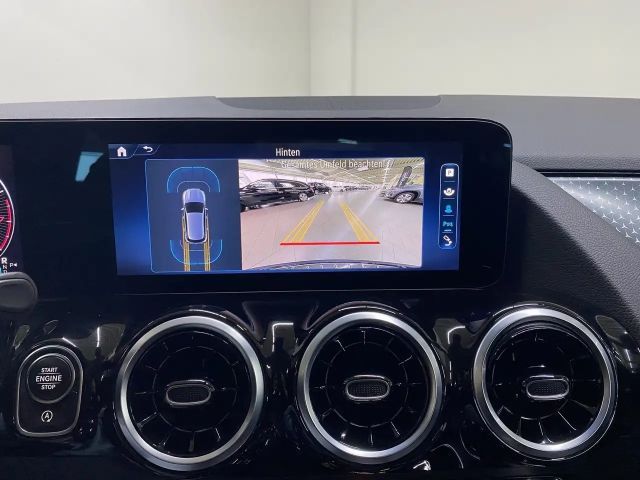 Mercedes-Benz GLA 180 LED+AHK+KAMERA+EASY-PACK+SITZHZG+NAVI