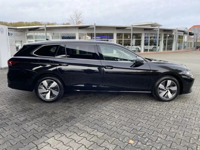 Volkswagen Passat 1.5 eTSI Business DSG Variant