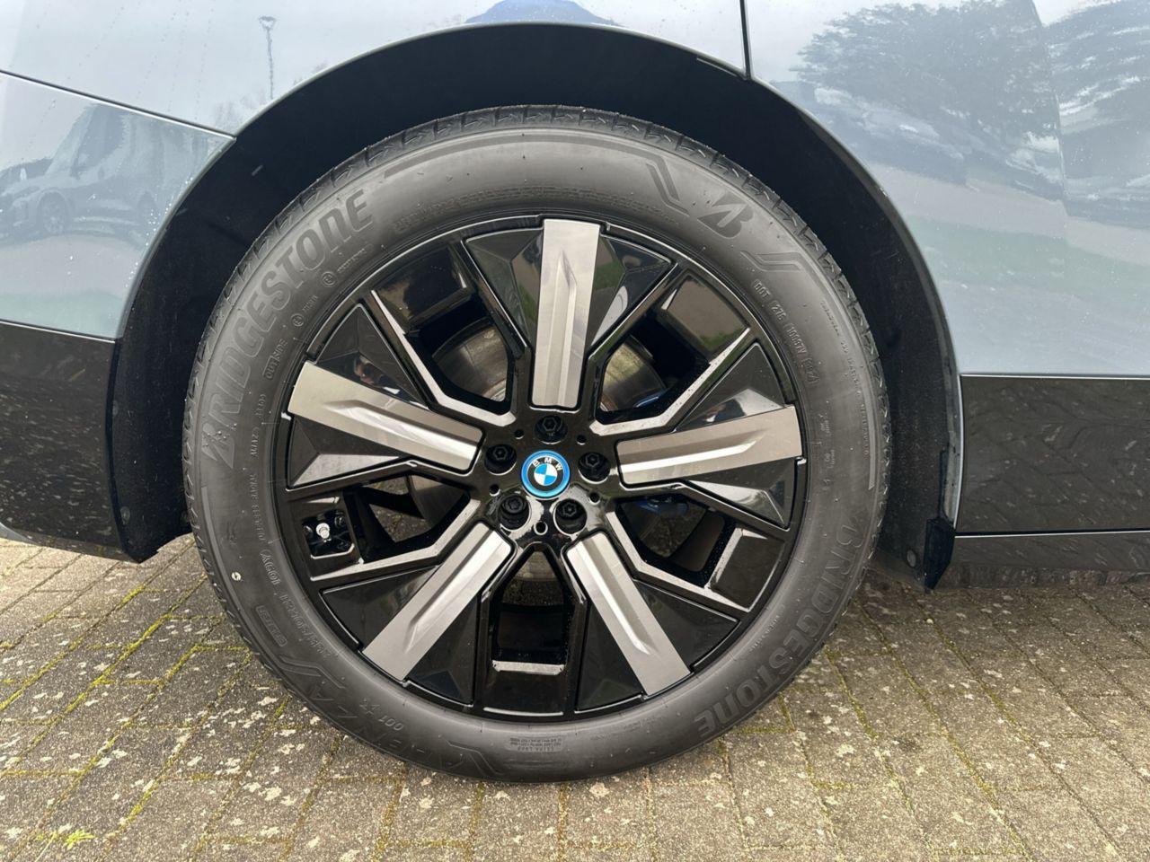 BMW iX xDrive40
