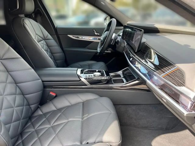 BMW 740 740d M-Sport Sedan xDrive