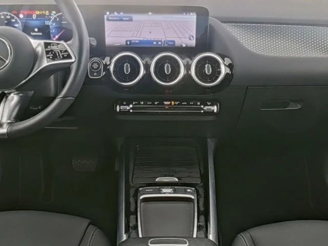 Mercedes-Benz B 200 Progressive Sedan