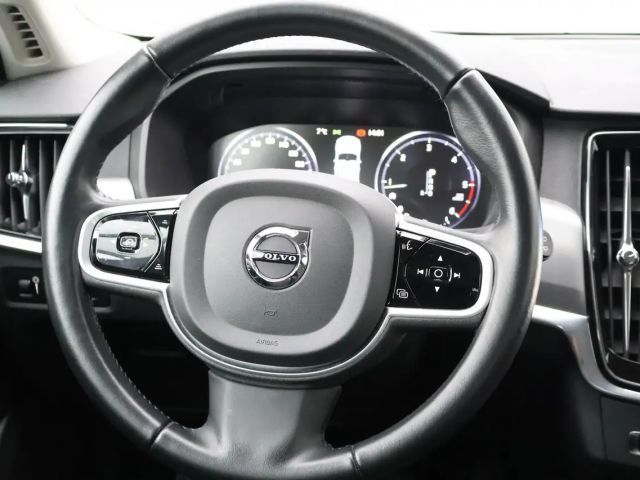 Volvo V90 Momentum