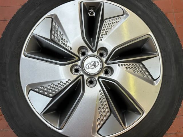 Hyundai Kona 64 kWh Electric