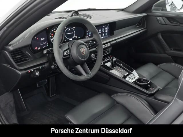 Porsche 992 4 Coupé GTS Targa