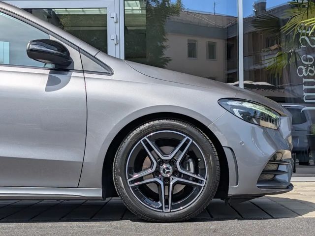 Mercedes-Benz B 180 AMG Line Sedan
