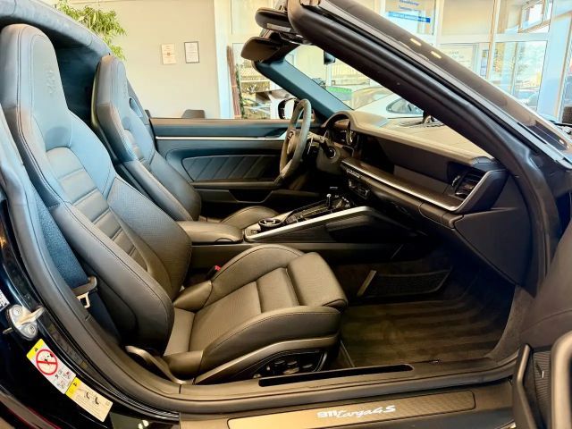Porsche 992 4S Cabrio Targa