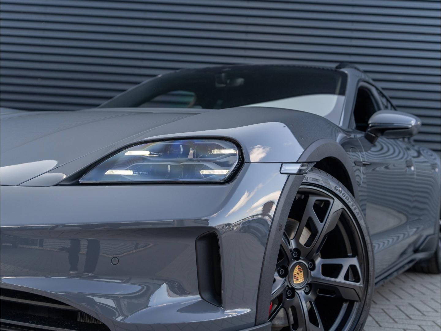 Porsche Taycan 4S Cross Turismo