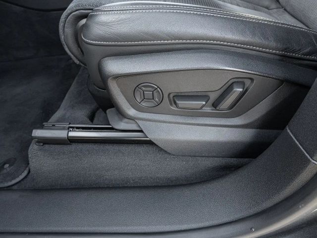 Audi SQ8 SUV TFSI tiptronic AHK Pano B&O