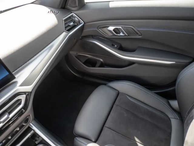 BMW 320 320i M-Sport Sedan