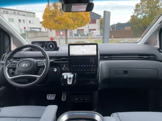 Hyundai Staria Signature