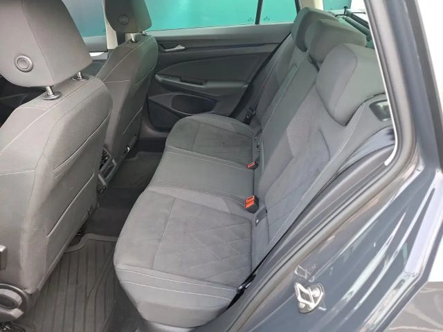 Volkswagen Golf Life Variant