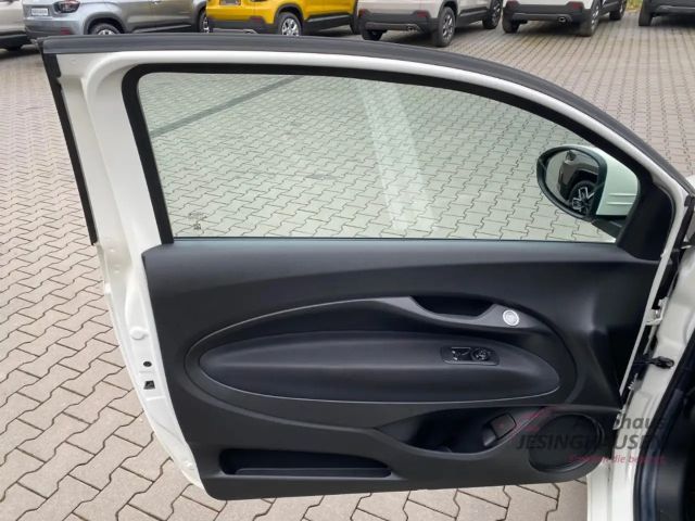 Fiat 500e Digitales Cockpit Apple CarPlay Android Auto Klima