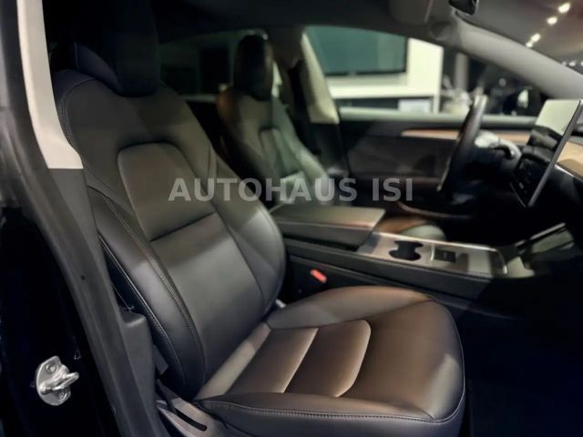 Tesla Model 3 AWD Performance