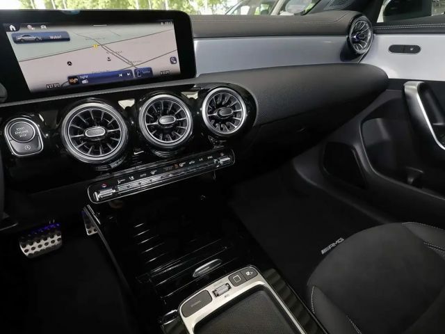 Mercedes-Benz CLA 180 AMG Line Coupé