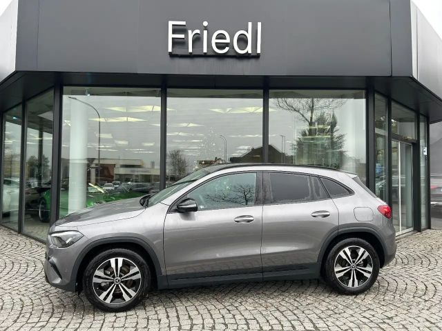 Mercedes-Benz GLA 180 Progr. Distronic  360 Keyless Night AHK