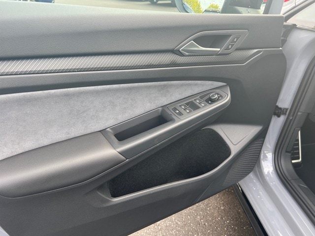 Volkswagen Golf 1.5 eTSI DSG Golf VIII R-Line