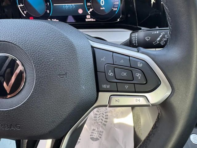 Volkswagen Golf 1.5 TSI Golf VIII IQ.Drive Life