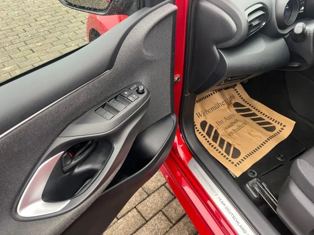 Toyota Yaris Hatchback Hybride Team D