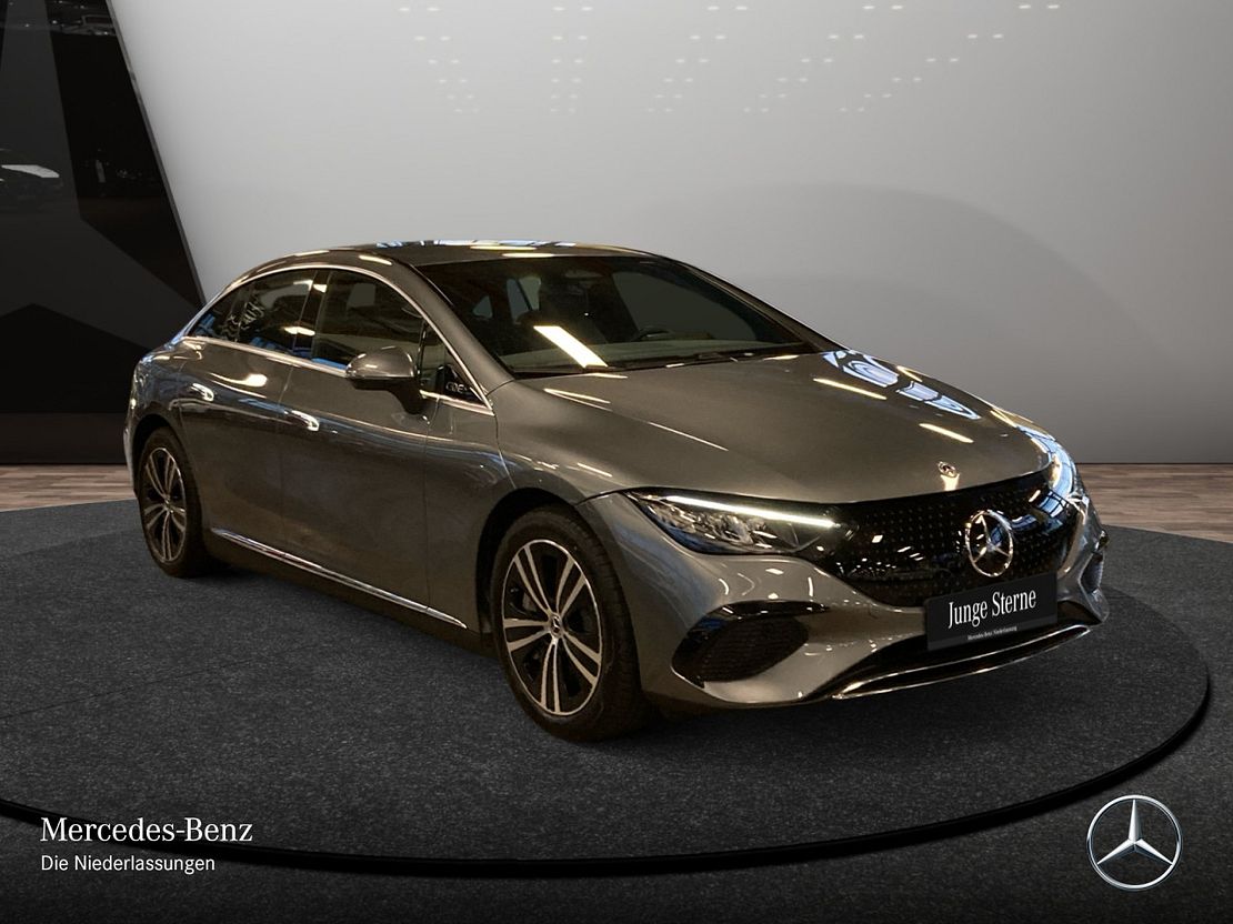 Mercedes-Benz EQE 300 Sedan