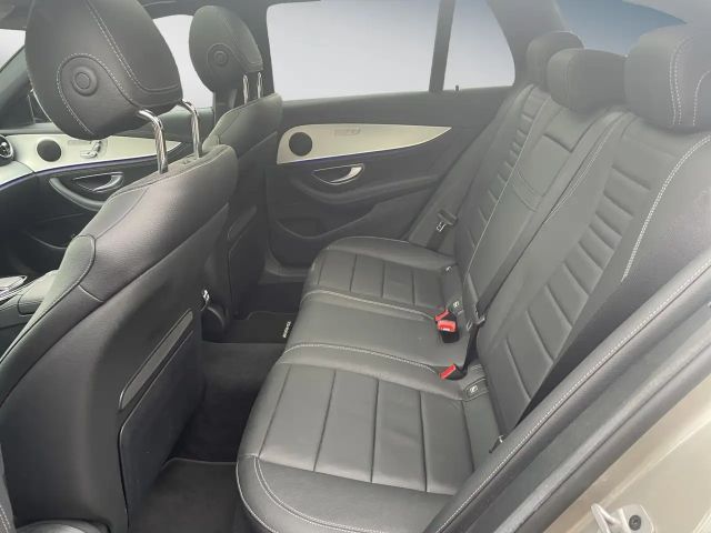 Mercedes-Benz E 220 4MATIC AMG Line