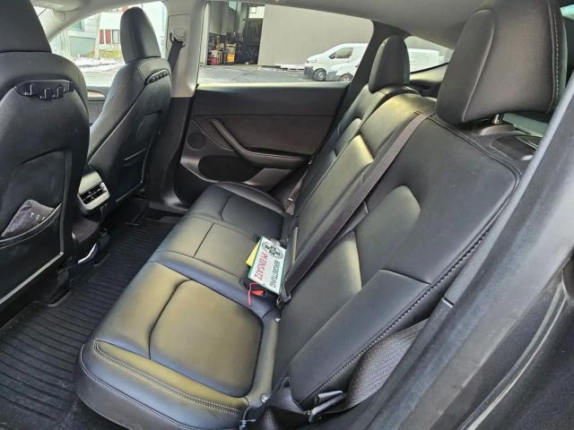 Tesla Model Y AWD Performance