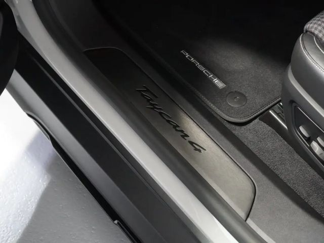 Porsche Taycan 4 Cross Turismo