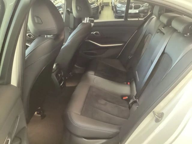 BMW 320 320d M-Sport Sedan xDrive