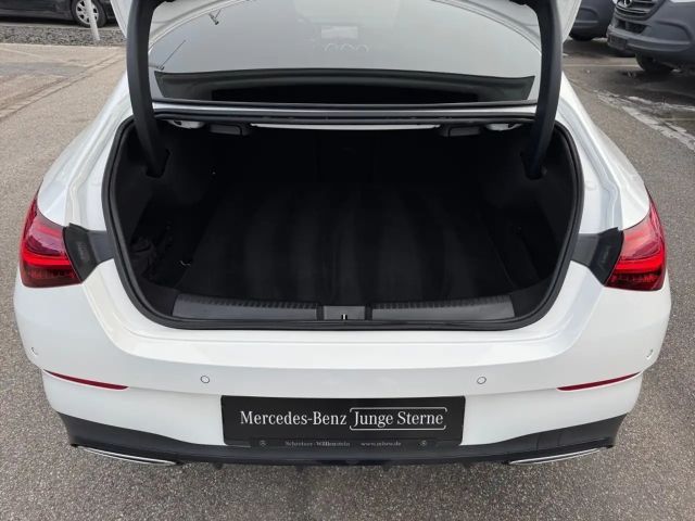 Mercedes-Benz CLA 200 AMG Line Coupé Sedan