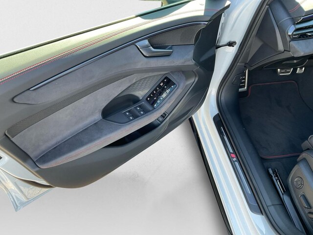 Audi A6 Avant Quattro S-Tronic