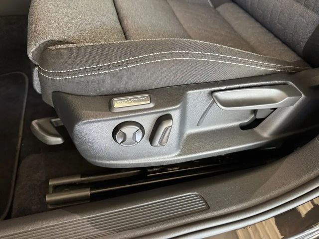 Volkswagen Passat 1.5 TSI Business DSG Variant