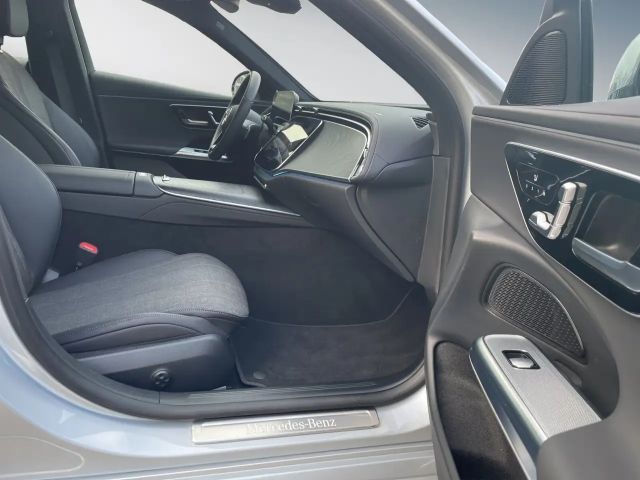 Mercedes-Benz E 220 E 220 d Sedan