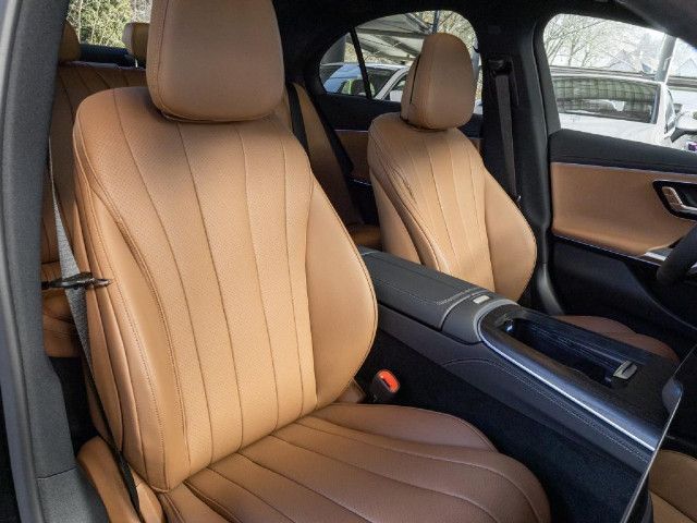 Mercedes-Benz E 200 4MATIC Sedan