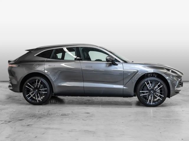 Aston Martin DBX Magnetic Silver Onyx Black