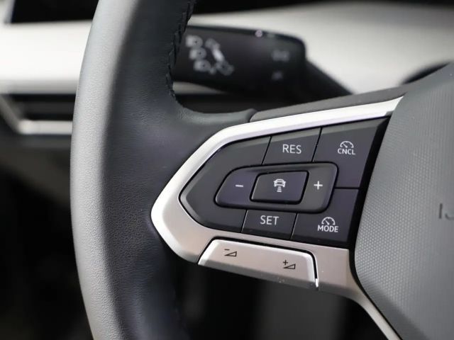 Volkswagen Golf Life Variant