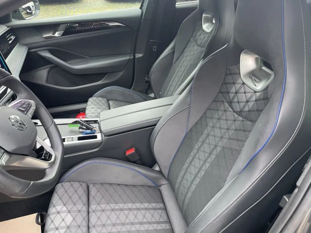 Volkswagen Passat DSG R-Line