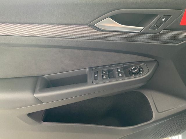 Volkswagen Golf 1.5 eTSI DSG R-Line