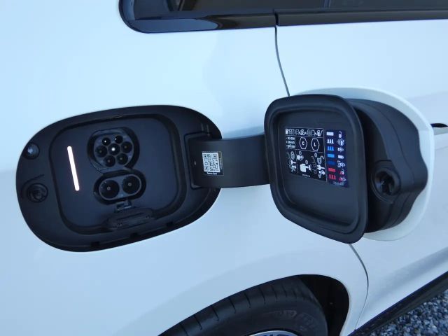 Mercedes-Benz CLA 250 AMG Line Sedan