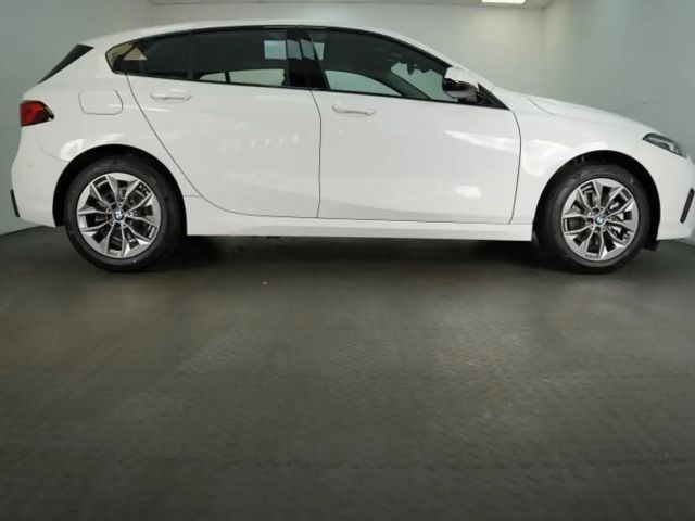 BMW 120 120i 5-deurs Sedan