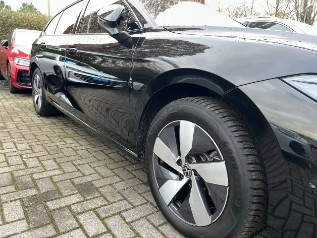 Volkswagen Passat 1.5 eTSI Business Variant